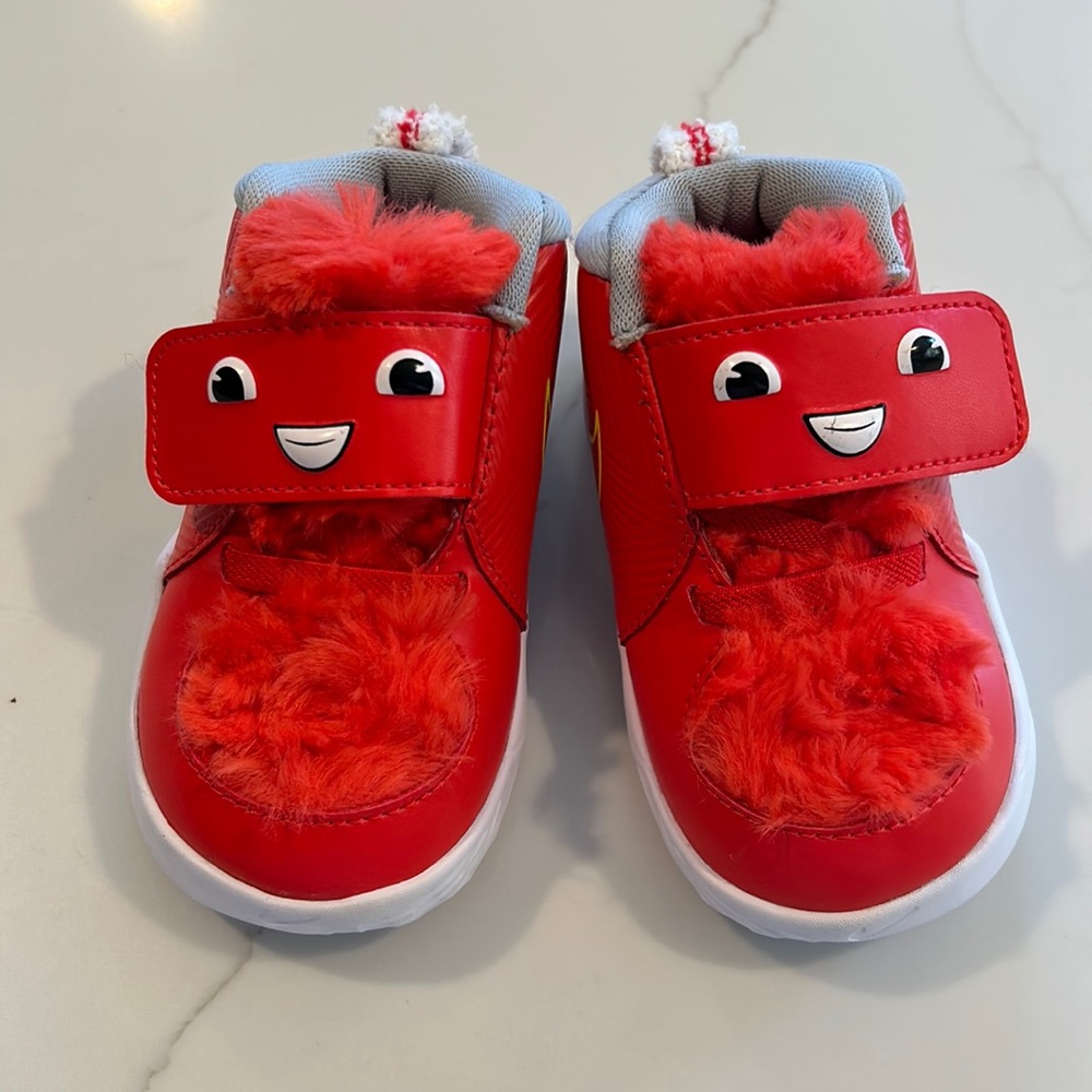 Nike Team Hustle D9 Lil TS Fast n Furry sneakers in Chile Red size 4C infant